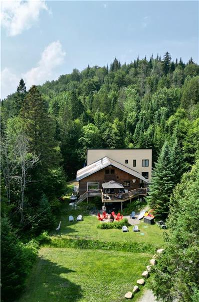 Nouveau Luxueux chalet LAC ST JOSEPH-SPA-Jeux Billard-Arcade-Ping Pong-SAUNA-PLAGE