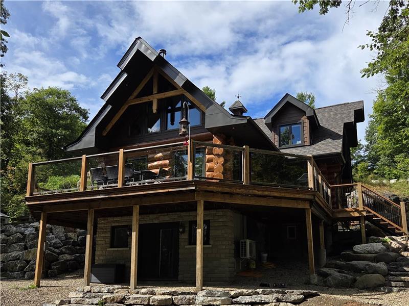Le Pin — Chalet en bois rond au bord du lac McGregor (à 30 min d'Ottawa)