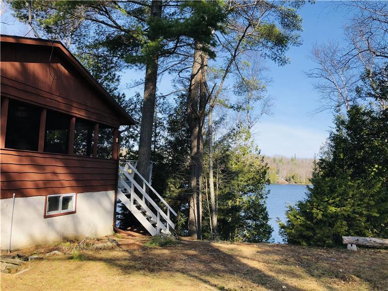 Cozy 3-bedroom cottage on quiet lake