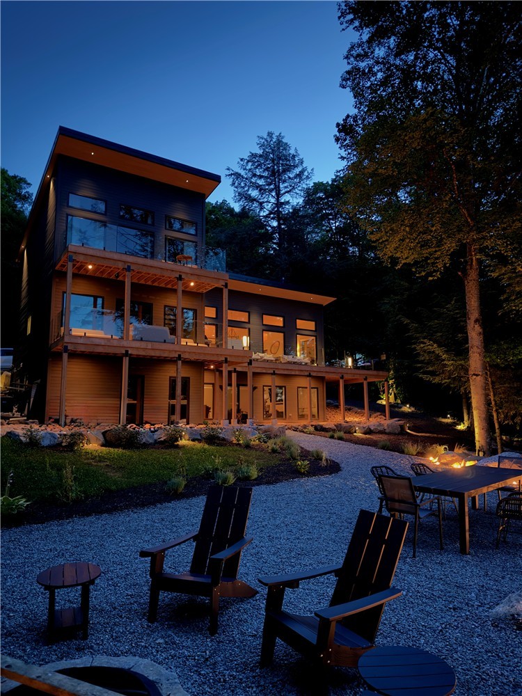 Ironwood on Island Lake. Luxury 4-BR+Bunkie - Muskoka North Cottage w/ Spa Master + Gym, Sleeps 10