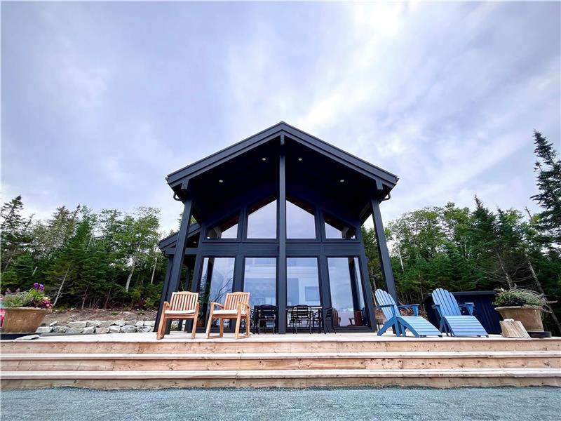 Ocean House  A Beautiful Brand New Build on the Waterfront /Indoor Sauna/Hot Tub/Kayaks