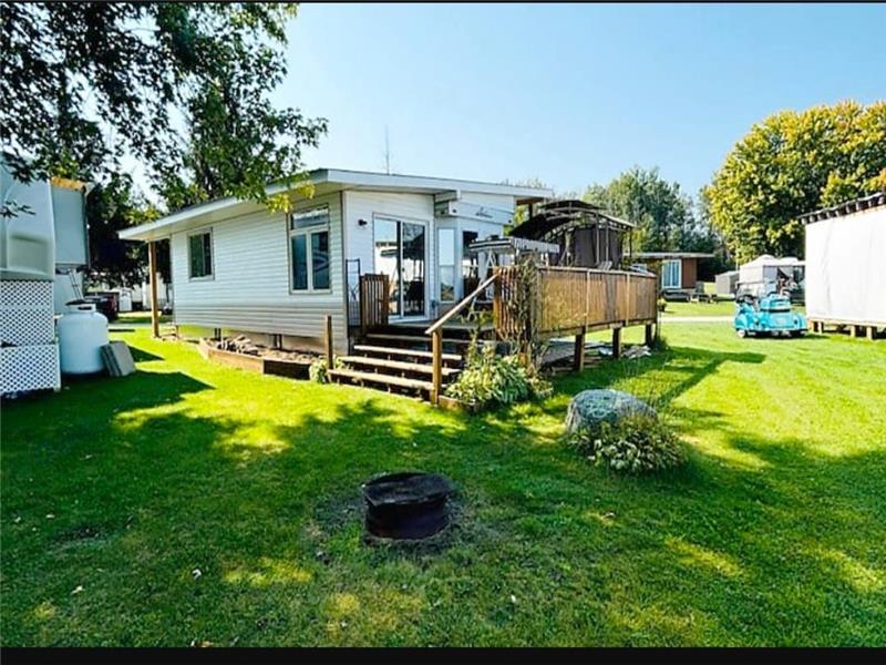 Super cute mobile trailer cottage in the beautiful The Southern Georgian Bay Trailler Park