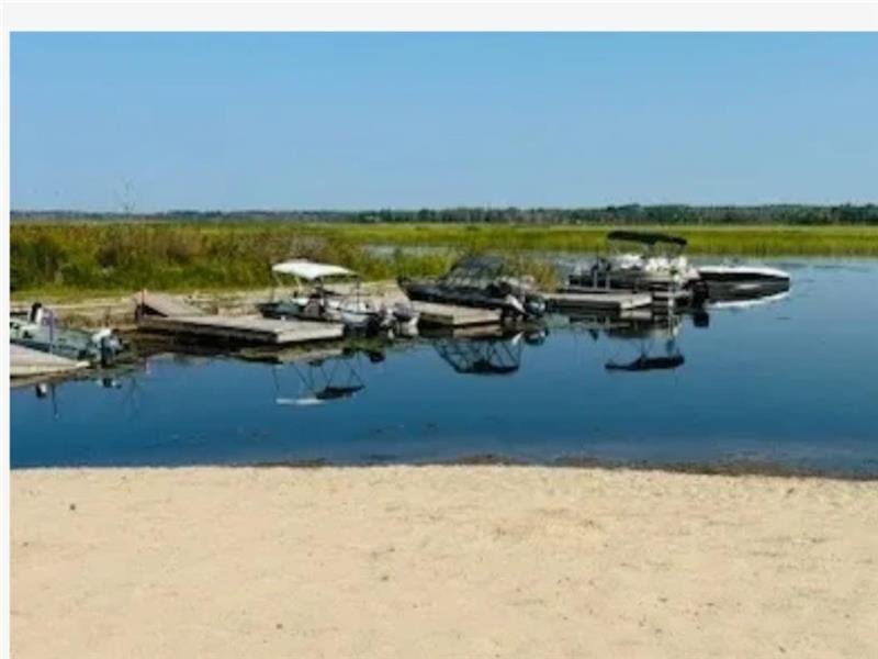 Super cute park model with large 4 season room in the beautiful Southern Georgian Bay Trailler Park