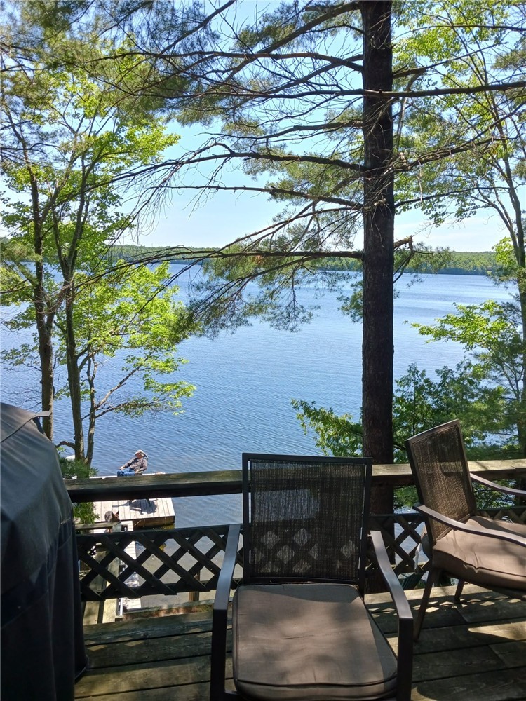 Waterfront Cottage On Family Friendly Private Lake