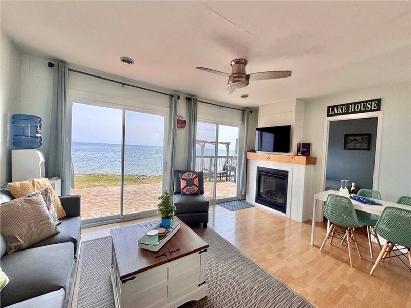 Four Season Lake Erie Cottage - Private Water Access, Panoramic Views!