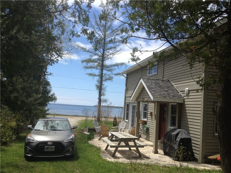 Bruce Peninsula Waterfront Cottage on Lake Huron