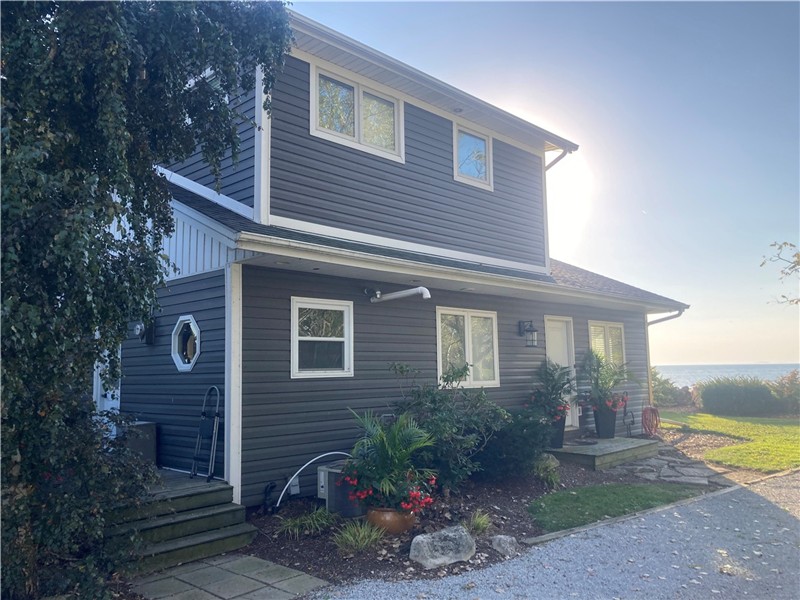 Waterfront Lake Erie Cottage at Secluded Beach, BRING THE DOG! |Nature Trails| Kayaks | Conservation