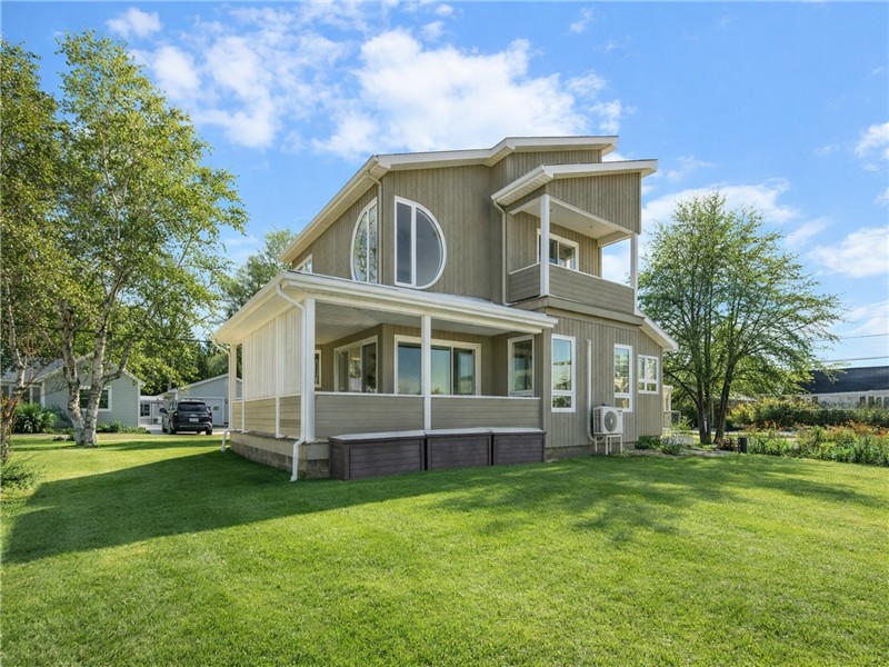 Le Chalet Demi-Lune - Sur la Plage Parlee a Shediac!