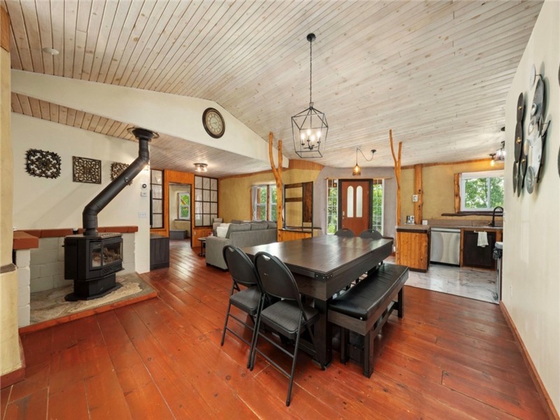 Pour Seasons, Spa, cottage