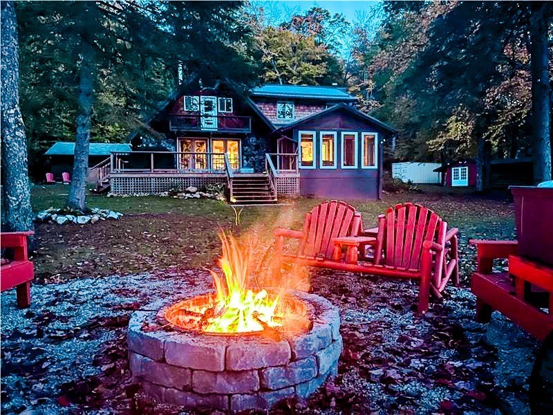 FAMILY WATERFRONT RETREAT NEAR ALGONQUIN PARK | SUNSETS + DOCK + PRIVATE 1.7 ACRES