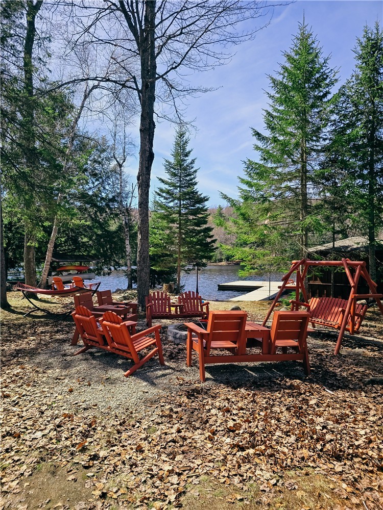 FAMILY WATERFRONT RETREAT NEAR ALGONQUIN PARK | SUNSETS + DOCK + PRIVATE 1.7 ACRES