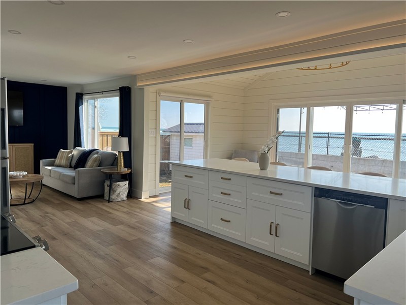 Wheatley Waterfront Cottage