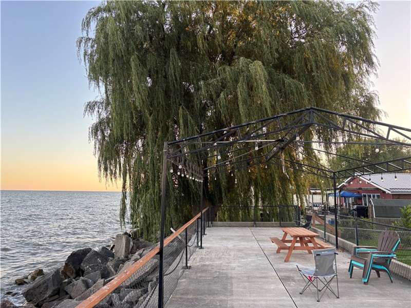 Wheatley Waterfront Cottage