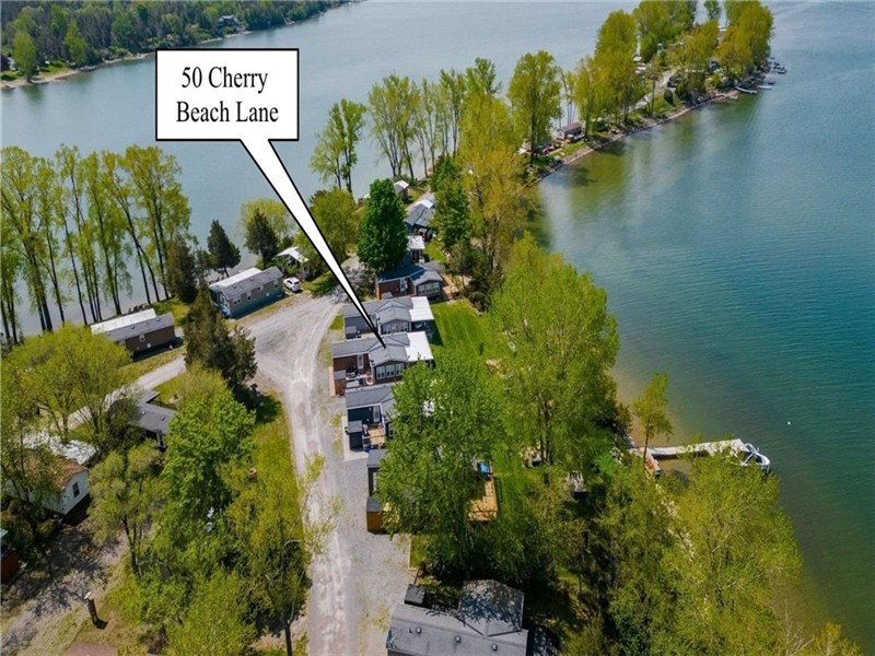 Chalet au bord de l'eau à vendre – Cherry Beach Resort, Picton, Ontario