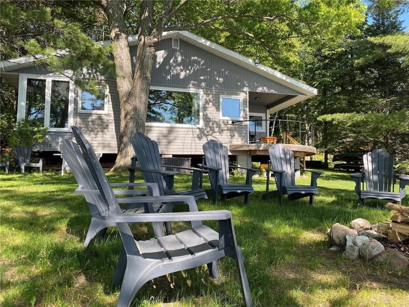 Lakefront Kawartha Cottage Near Buckhorn | Dock, Kayaks & Sunset Views