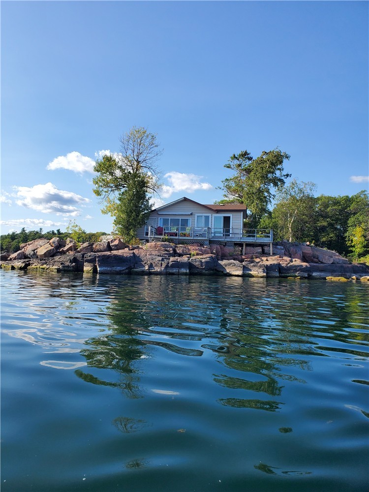 Private island in the 1000 Islands