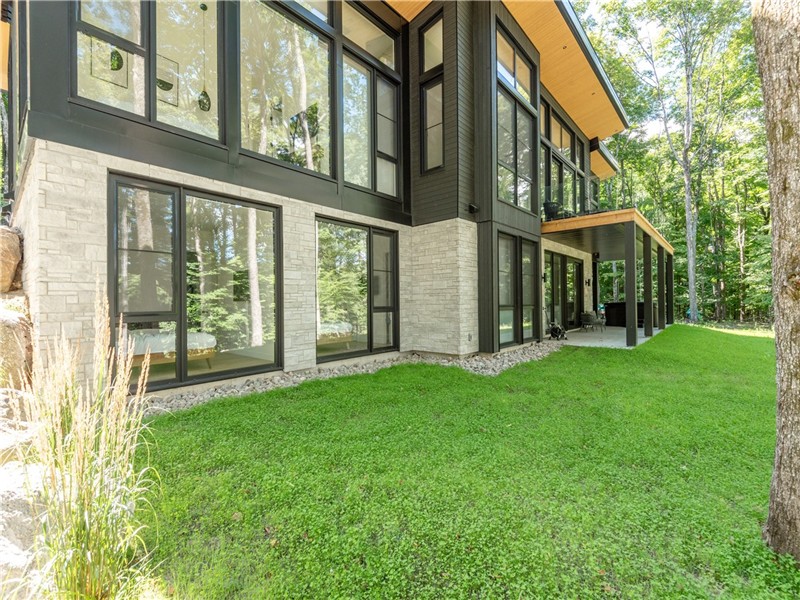 NEW! FÔRET DE VERRE CHALET / 5 BEDROOMS / HOT TUB / OUTDOOR FIREPLACE