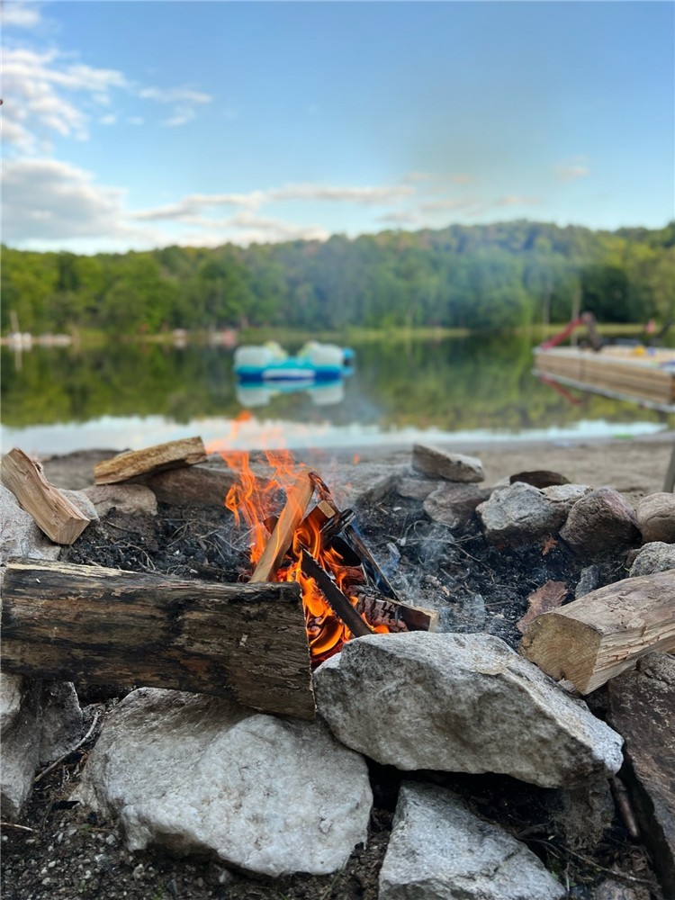 The Nest on Eagle Lake - 6 Bedroom Spacious Cottage with Private Beach/Dock