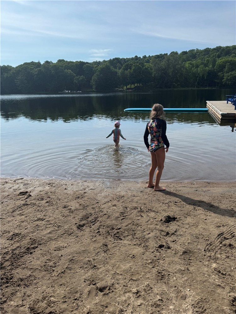 The Nest on Eagle Lake - 6 Bedroom Spacious Cottage with Private Beach/Dock