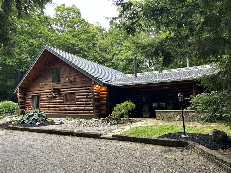 Beautiful Bayfield Log Home