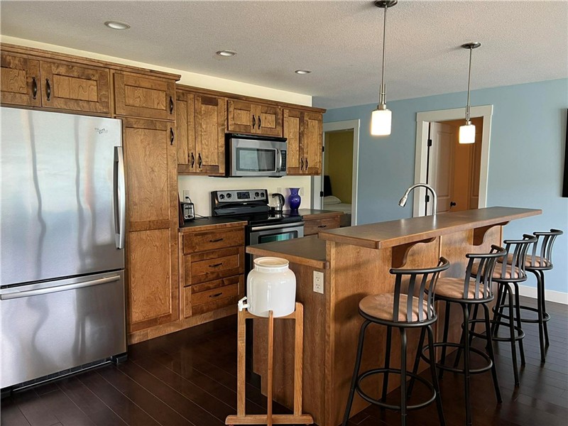 Okanagan lakefront Oasis-Private Dock & Stunning Views