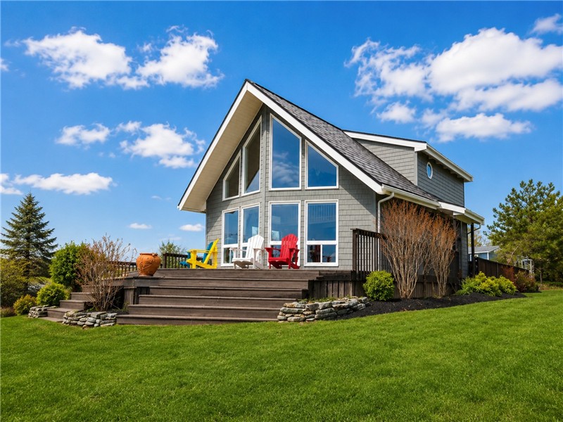 Oceanview Beach Retreat | Sleeps 8 | 4 Bedrooms | 3 Bathrooms | Steps to the Shore