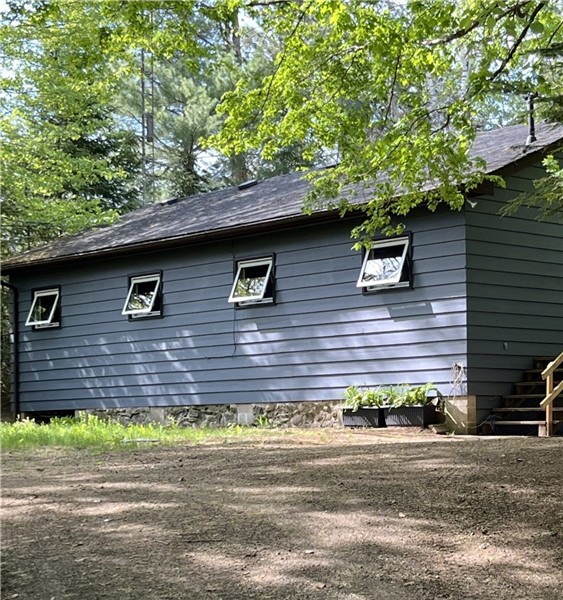 CHANDOS LAKE - PEACEFUL OASIS, 4 BEDROOM COTTAGE, SOUTHERN EXPOSURE