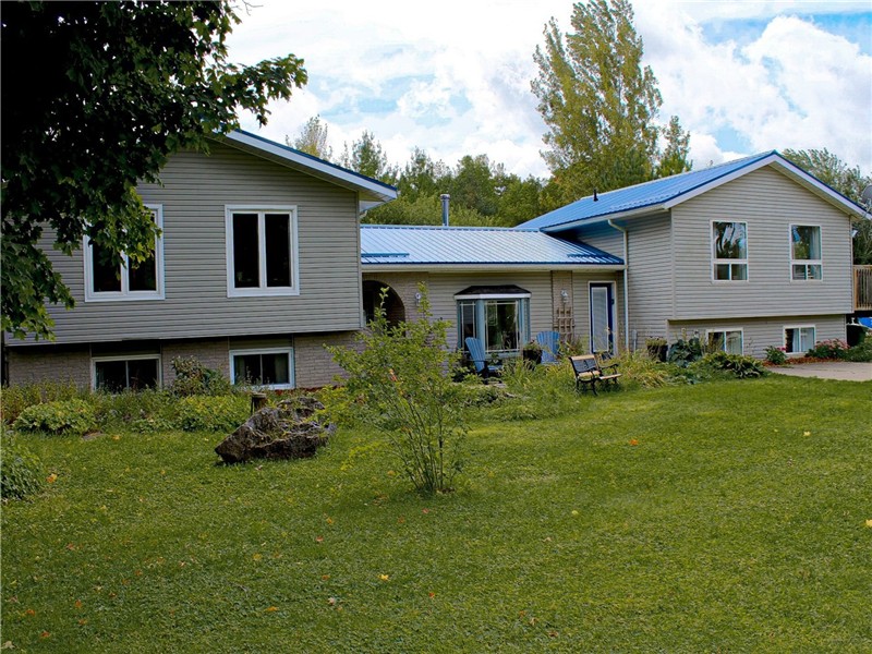 7 Bedroom Home, 5 Bathroom home in Eugenia, ON 100 minutes from Toronto