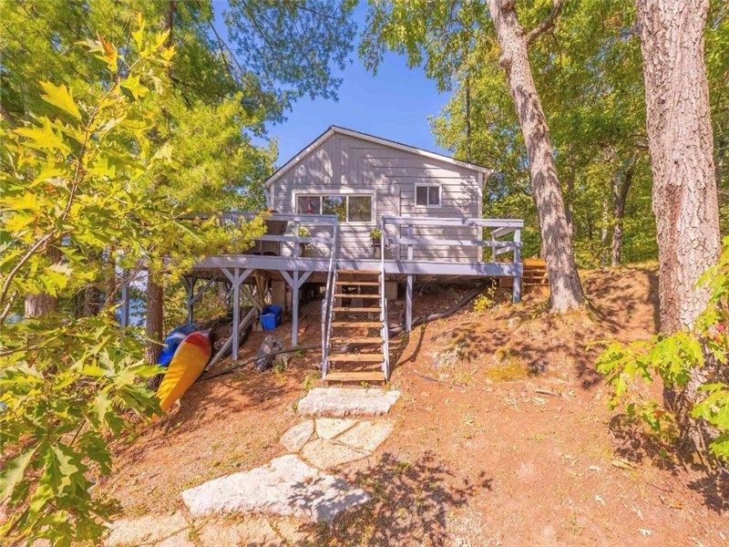 Tiny Lakefront Escape on Mississagua Lake