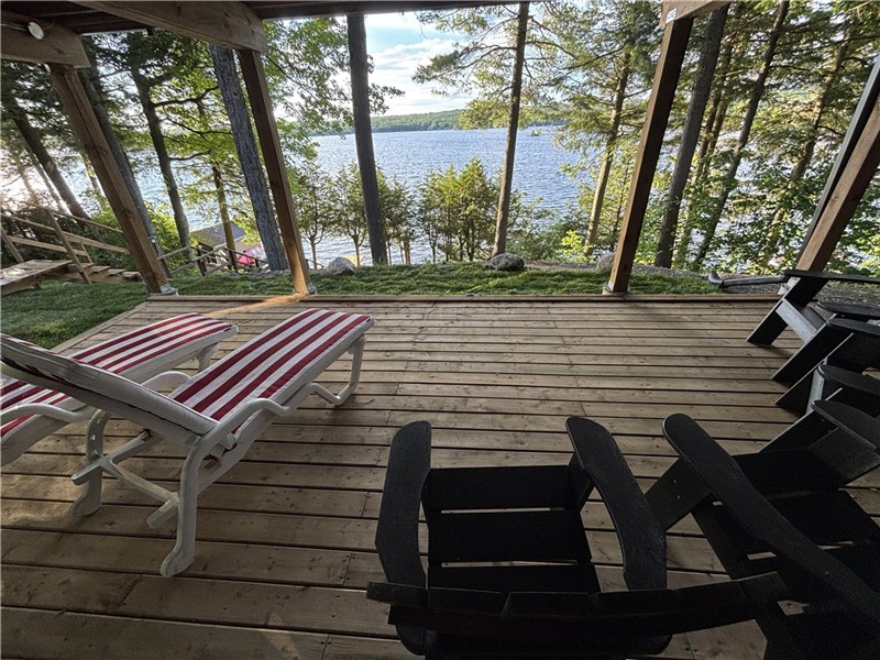 Chalet moderne au bord du lac Lower Buckhorn | Capacité d'accueil : 8 personnes