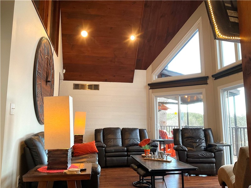 Stunning Bobs lake cottage- Your adventure awaits