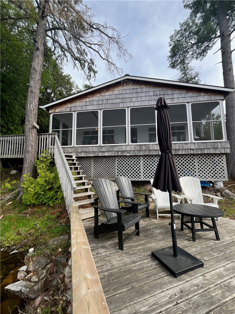 New Rental - Charleston Lake Water's Edge. Private Escape!