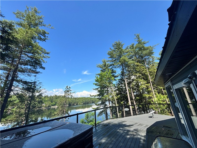Explore paradise on maple lake , 25 minutes from from espanola