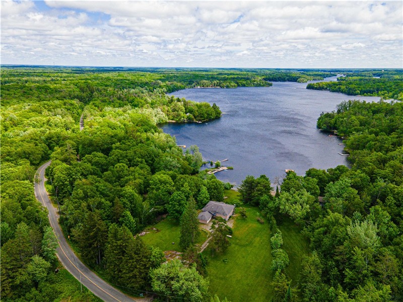 Vue paisible sur le lac • Kayaks • BBQ • Quai privé • Jusqu'à 16 personnes