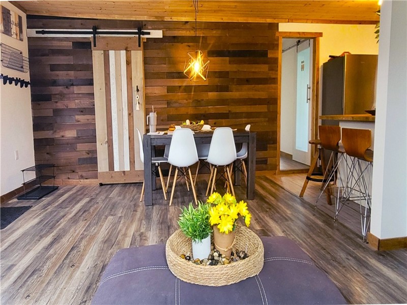 New Listing with Summer availability! – Modern 2BR Cottage w/ A/C, Kayaks, Firepit & Lake Access