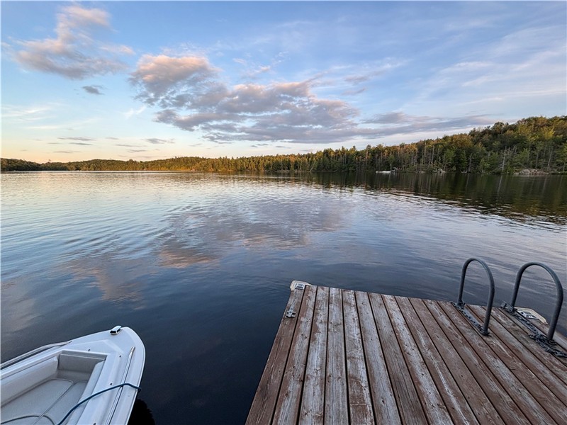 Birch Island Cottage on Sand Lake