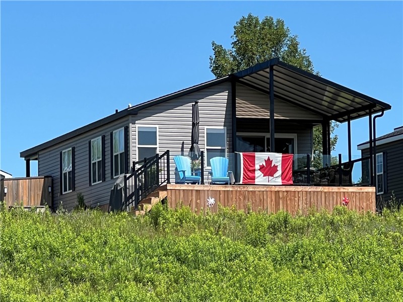 Premium, Custom-Built Resort Cottage in the Kawarthas with Rice Lake & Golf Course Views