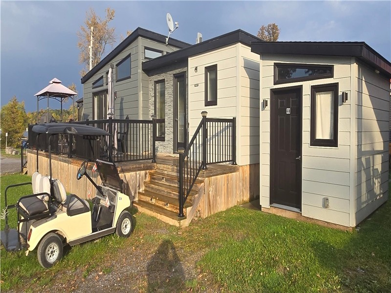 Extended Season (10 Month) Resort Cottage with Stunning Lake & Marina Views at Golden Beach Resort