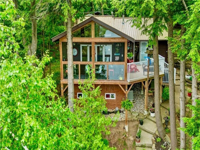 Waterfront cottage on Christie Lake! Arrive, unwind, and enjoy.