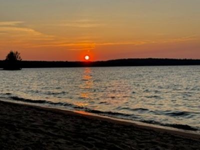 Sundridge Beachfront Cottage and Bunkie