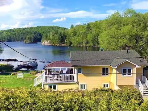 Twin Lake House | Spa au bord du lac | Kayaks | Escapade familiale près d'Ottawa