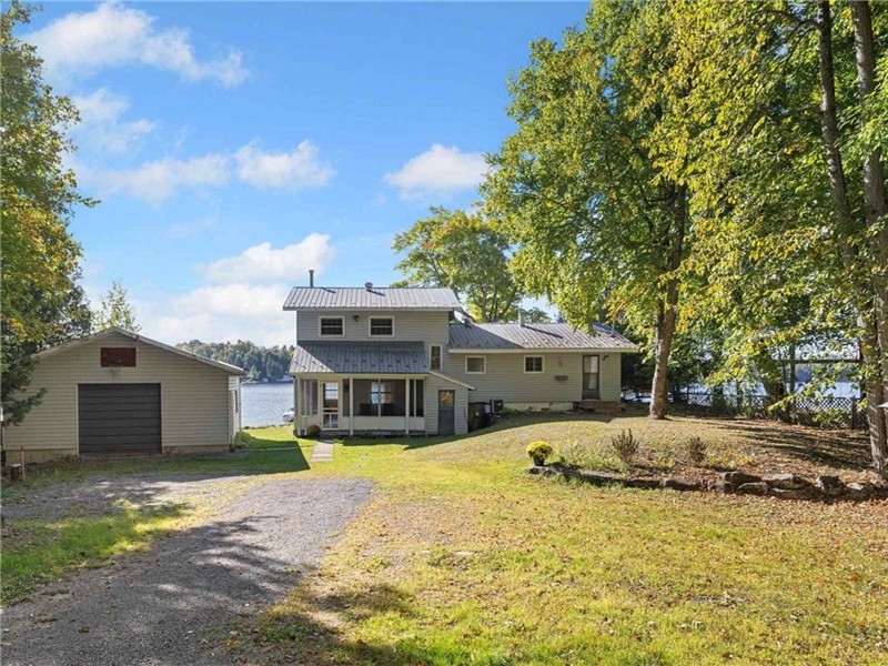 Water's Edge Retreat on Patterson Lake