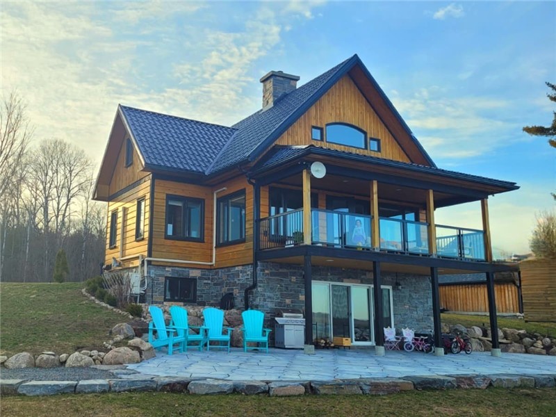 Bernard Haus, Sundridge. Lake Bernard