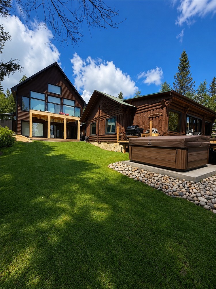 Lakefront Chalet Fuly Renovated