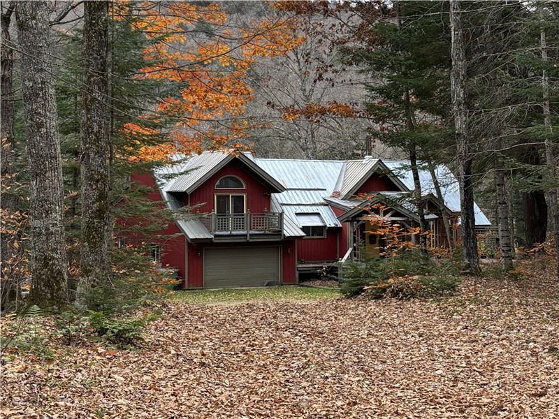 Le chalet « La Sapinière » au bord du magnifique lac du Cardinal