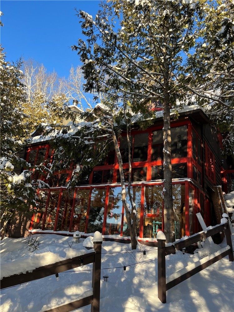 Lakeside  Airbnb in Mont Tremblant Quebec