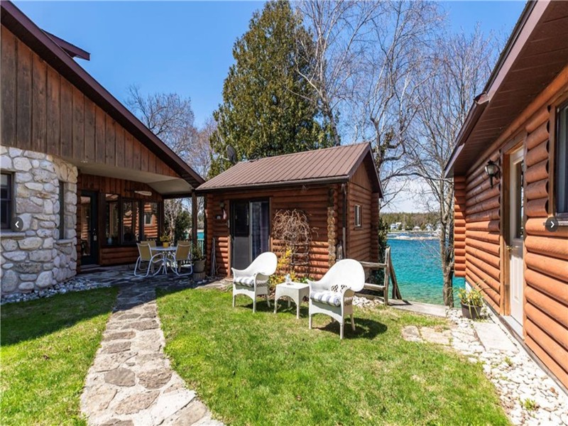 Lighthouse Lodge - Gateway to the Bruce Peninsula