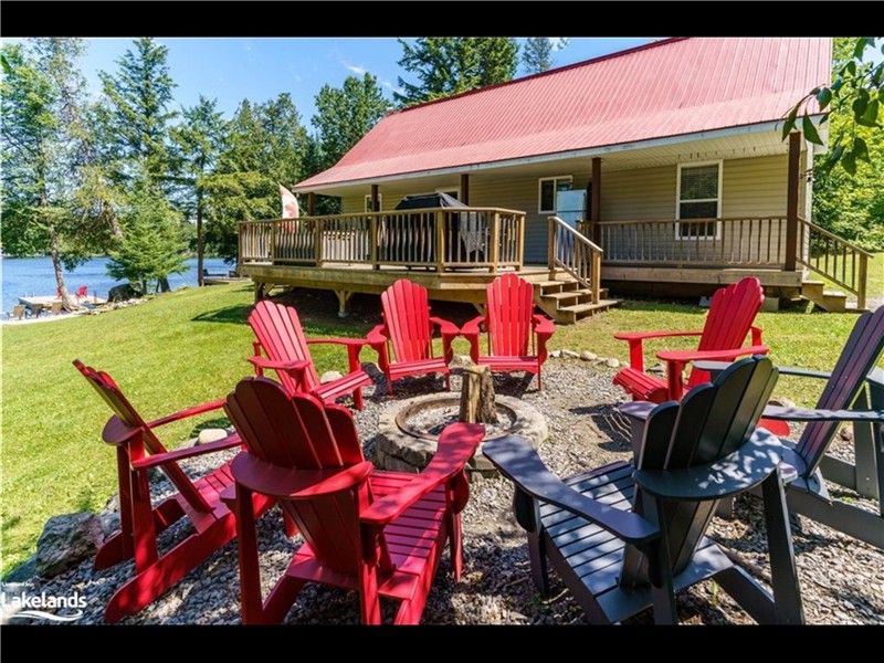 Spring Lake Chalets, 2 Chalets, 10 PPL, 5 BR, 3 WC, W/D, Sandy Beach, 6 PP Hot Tub, 3 Hours from GTA