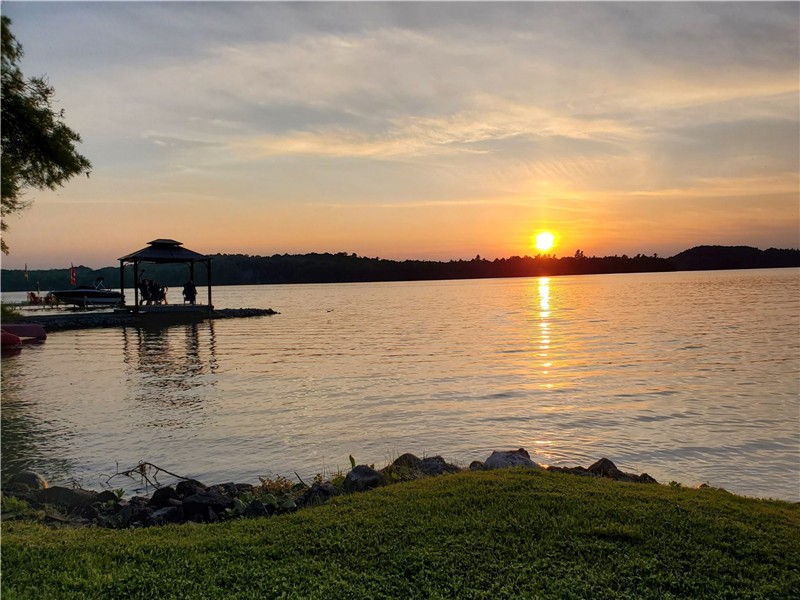 Luxury Condo/Cottage in Westport ON