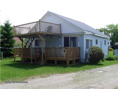 Lazy Dayzy in Caissie Cape - a minute stroll to our deeded beach access